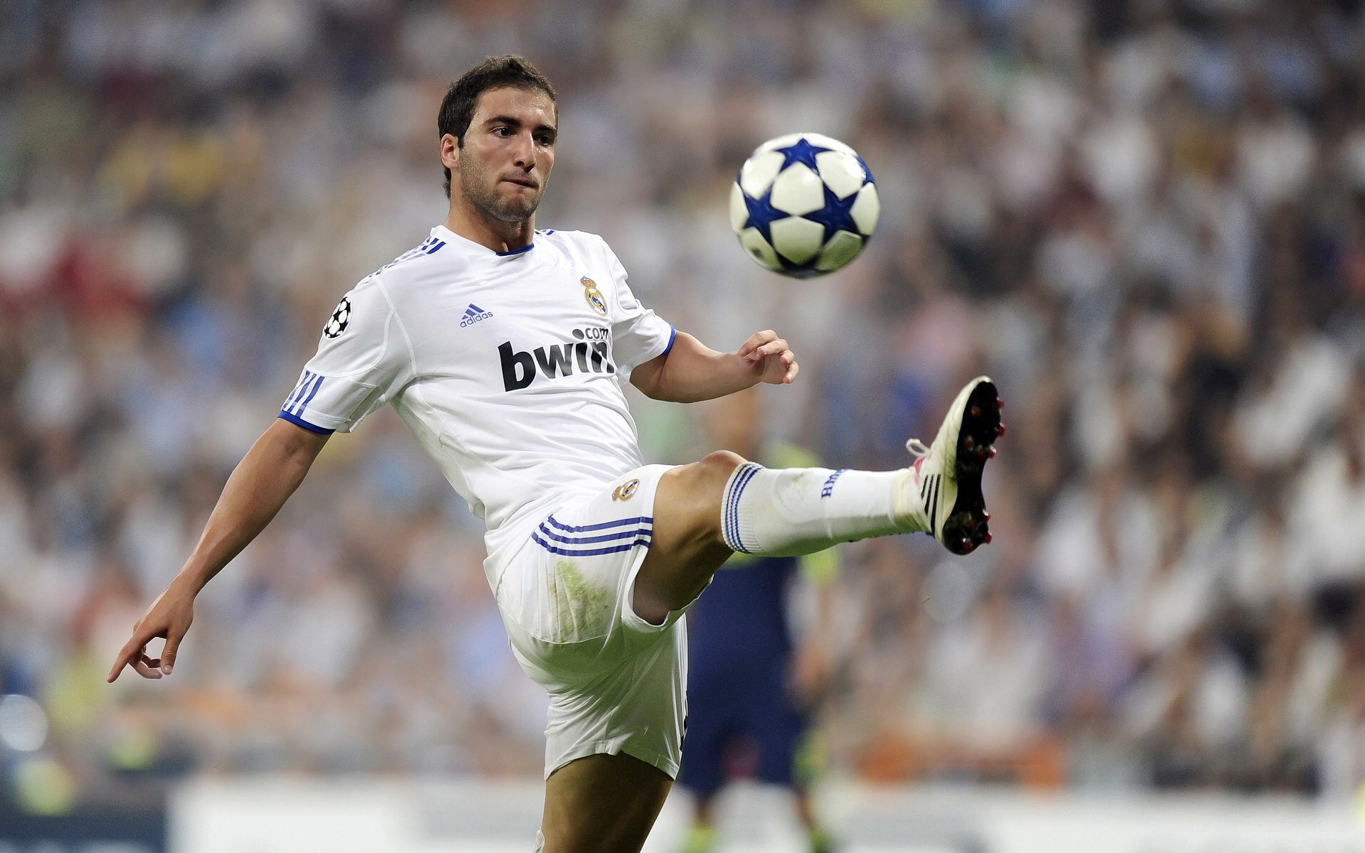 开云官网入口-世界杯席卷全球:最震撼的比赛片段,世界杯名场面