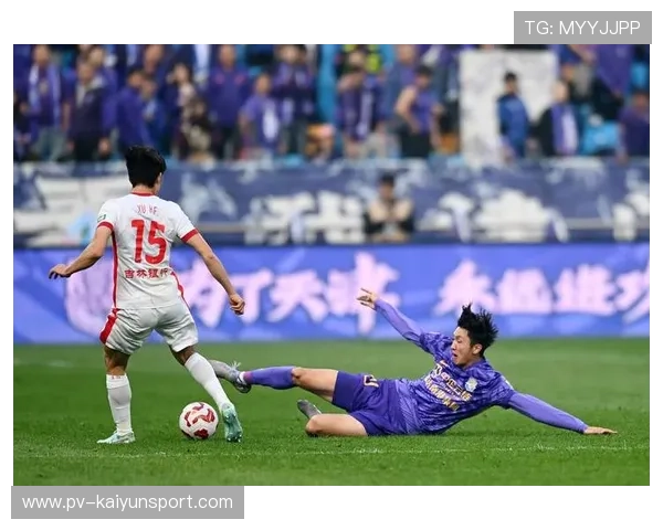 天津津门虎边中结合更顺,传中后点包抄差之毫厘